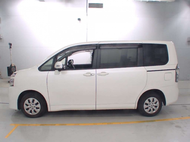 2012 Toyota Voxy